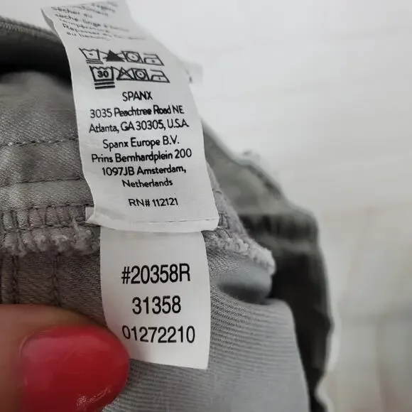 Spanx Stretch Twill Shorts Pull On 6" Womens XL Light Gray Side Stripe Casual - Picture 7 of 10